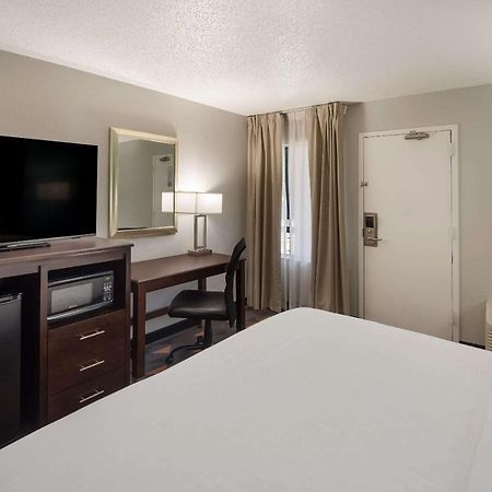 Clarion Pointe Indianapolis Northeast Hotell Castleton Eksteriør bilde