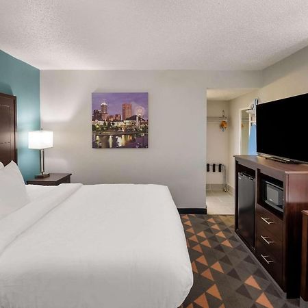 Clarion Pointe Indianapolis Northeast Hotell Castleton Eksteriør bilde