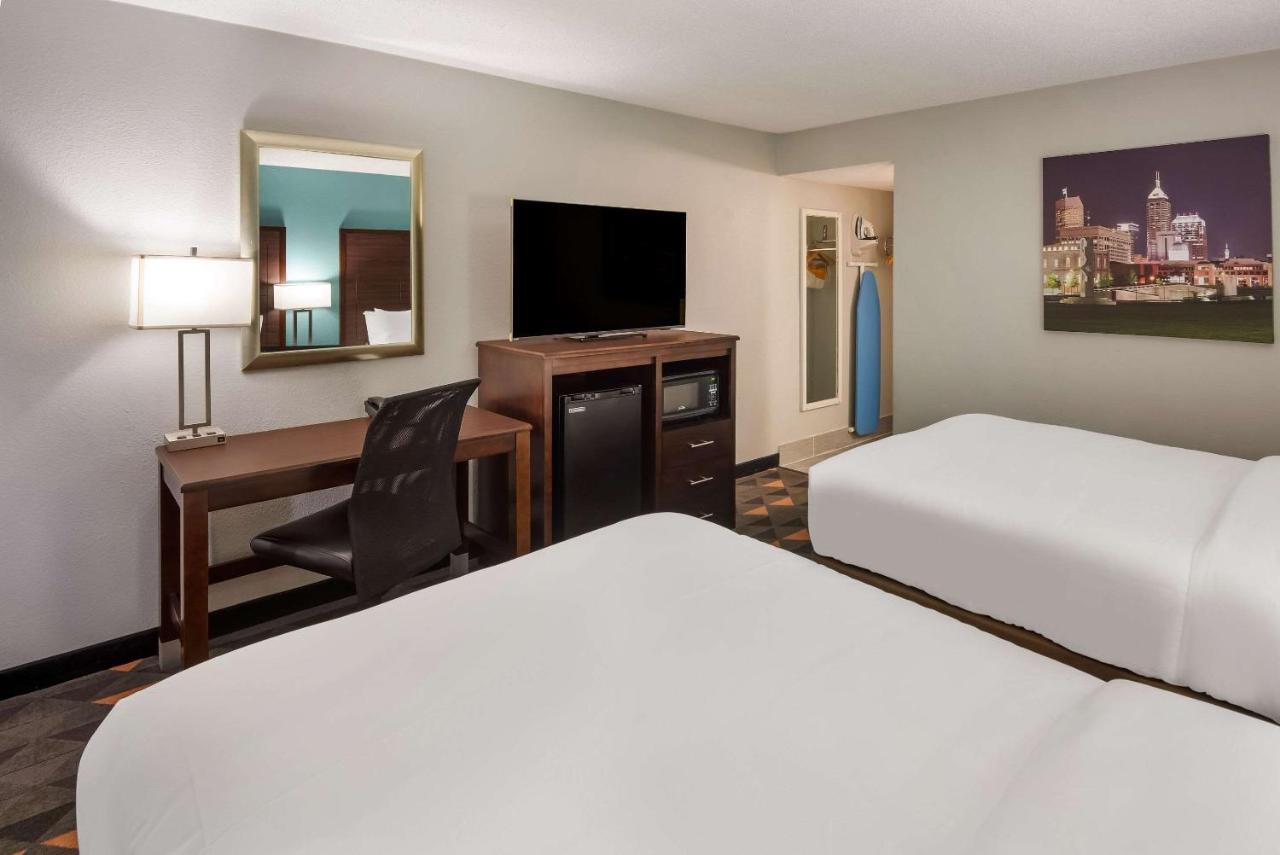 Clarion Pointe Indianapolis Northeast Hotell Castleton Eksteriør bilde