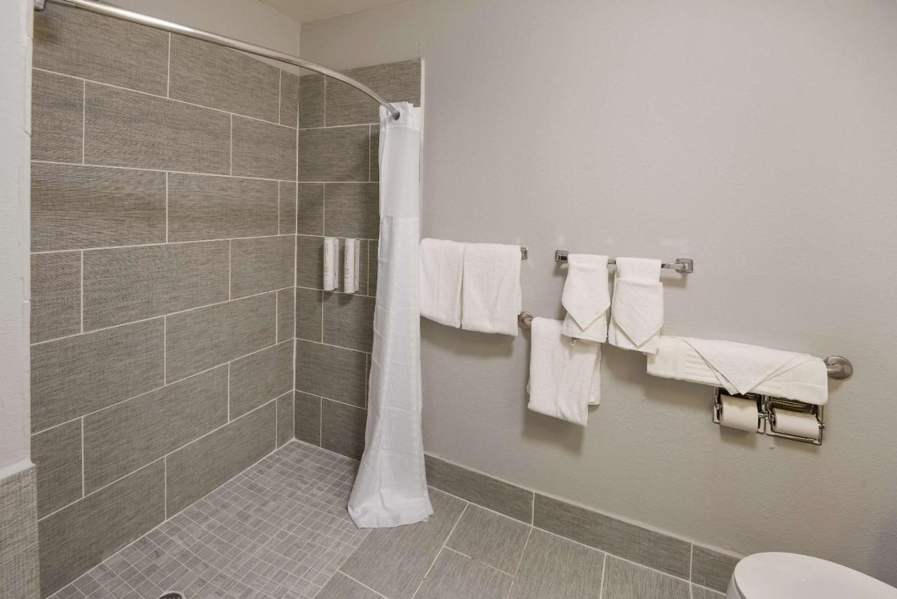 Clarion Pointe Indianapolis Northeast Hotell Castleton Eksteriør bilde