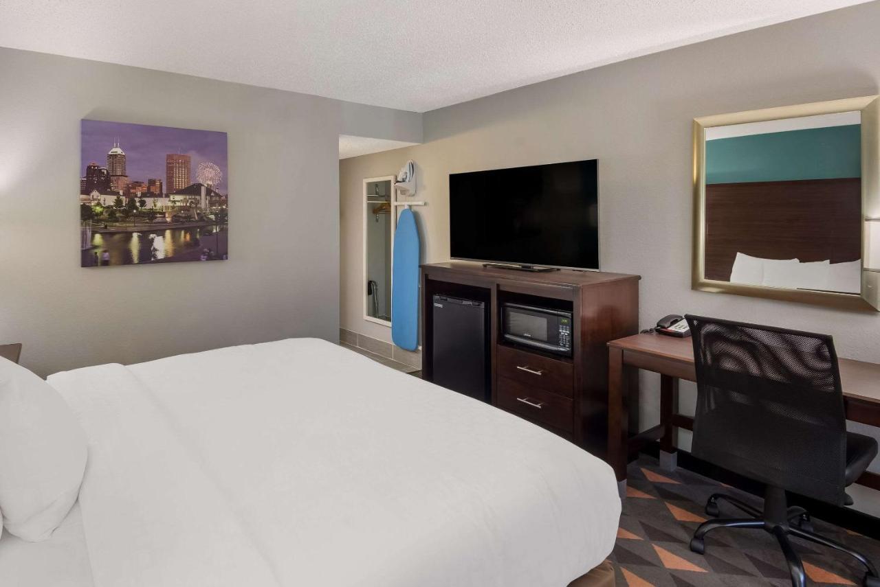 Clarion Pointe Indianapolis Northeast Hotell Castleton Eksteriør bilde