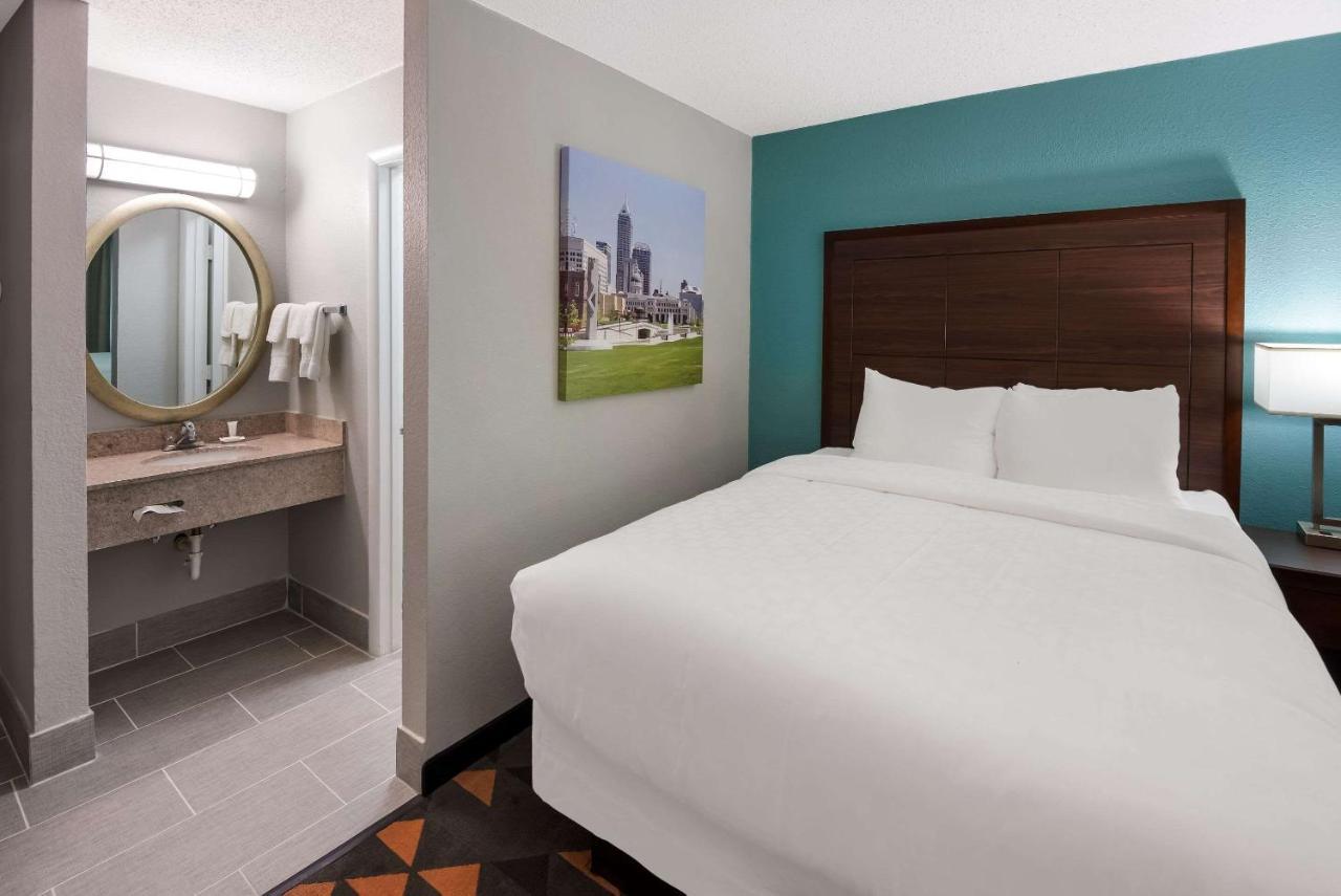 Clarion Pointe Indianapolis Northeast Hotell Castleton Eksteriør bilde