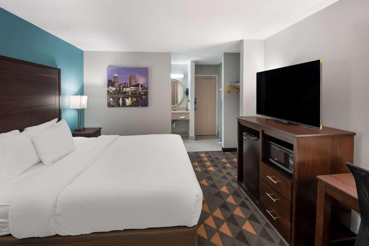 Clarion Pointe Indianapolis Northeast Hotell Castleton Eksteriør bilde